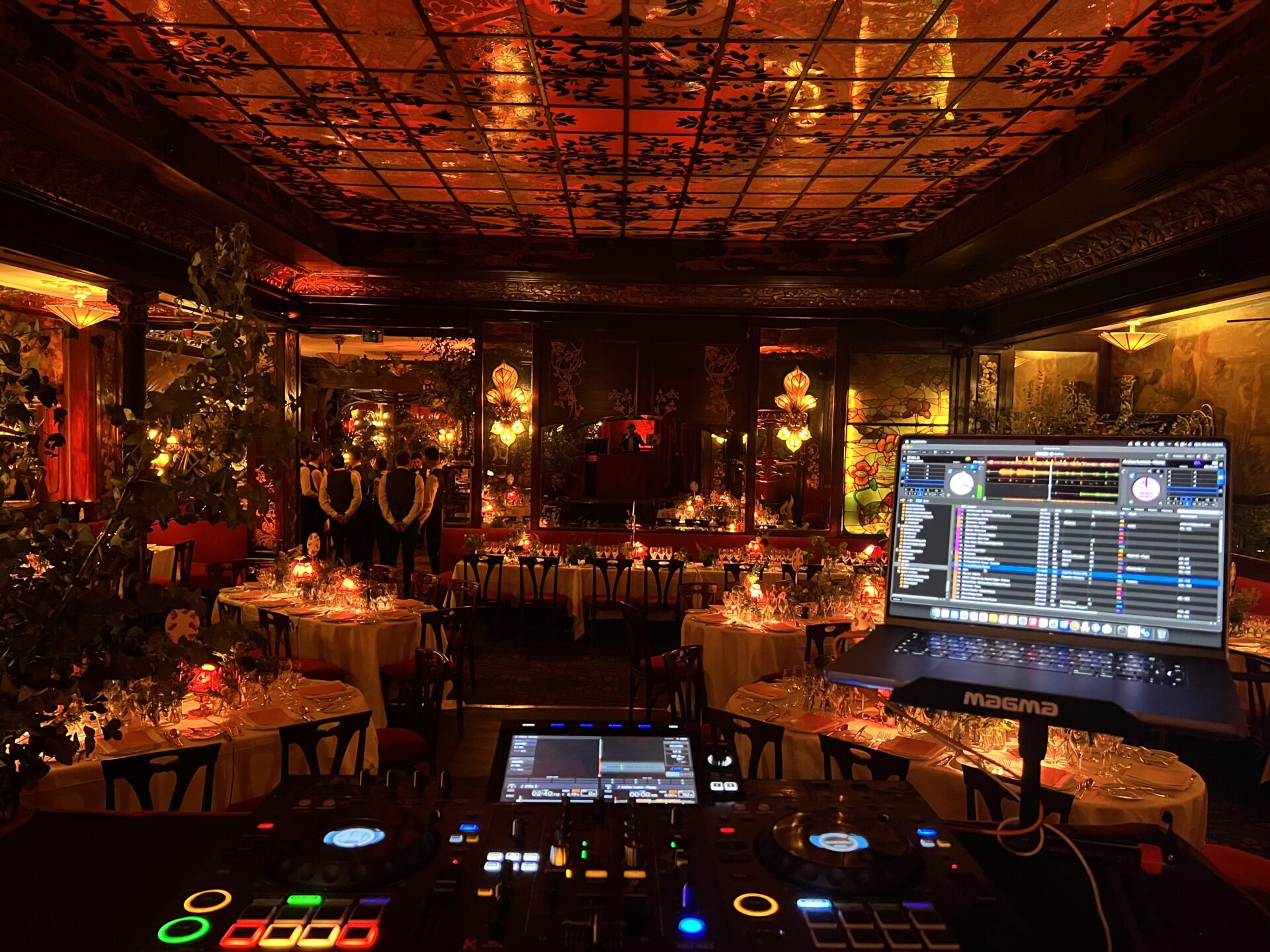 PRIVATE PARTY – MAXIM’S PARIS